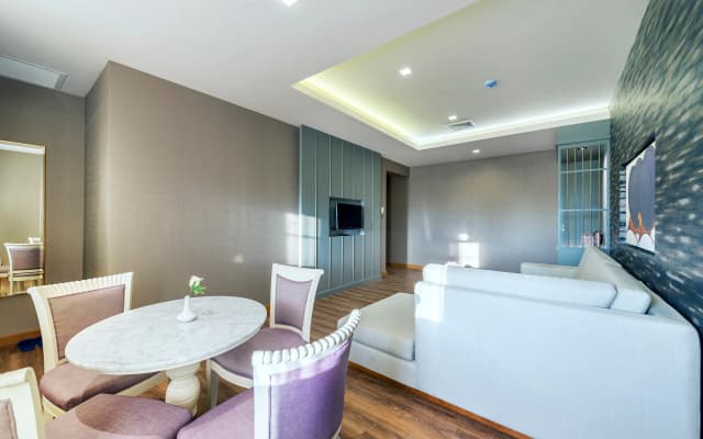 Royal Rattanakosin Hotel - photo 3
