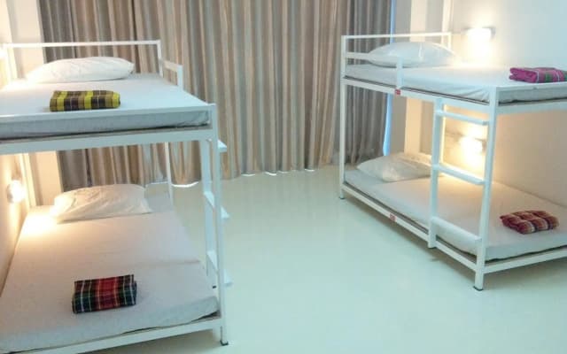 Dee Marc Hostel - photo 4
