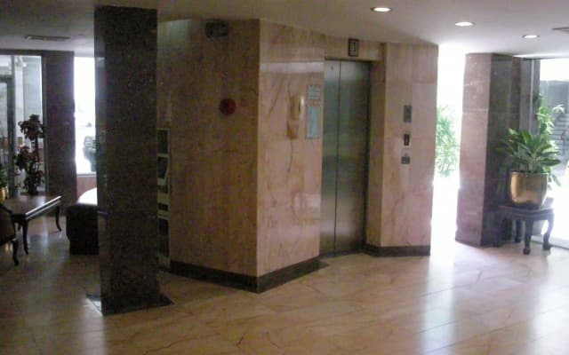 Suriwongse Hotel - photo 2