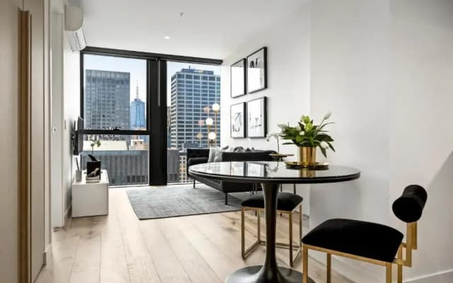 Luxuria Apartments - Collins House - photo 2
