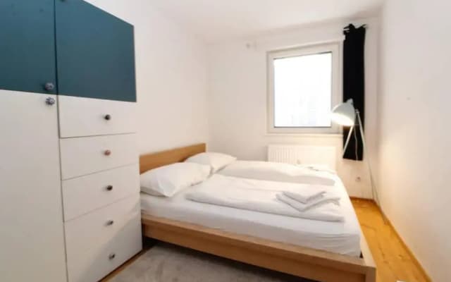 MODERN spacious, 2 BEDROOM, FREE PARKING - photo 4