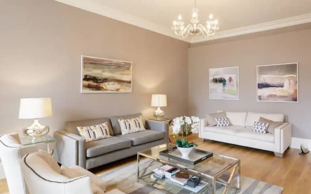 Luxury Boutique Penthouse With City Views - photo 4