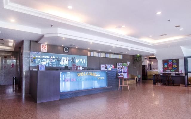 Kuching Park Hotel - photo 2