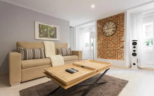 Plaza Mayor Flats - photo 2