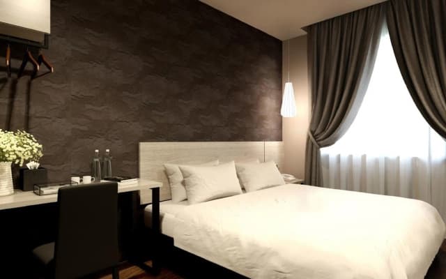 The Square Hotel - photo 4