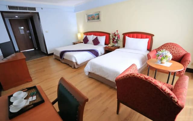 Karnmanee Palace Hotel - photo 5
