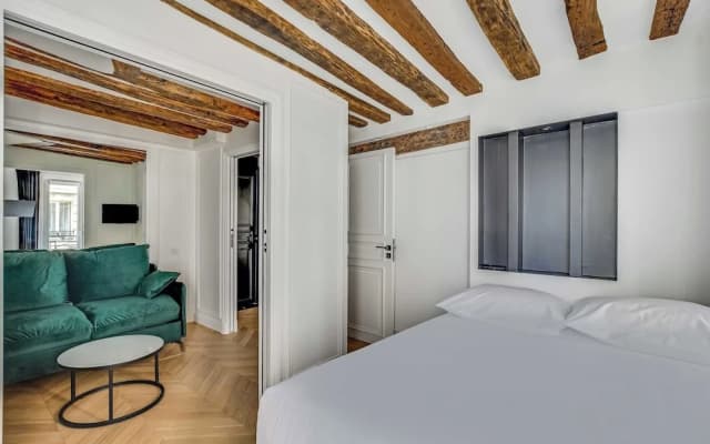 2bdr/5p Apartment au Centre de Paris in Downtown Paris - photo 3