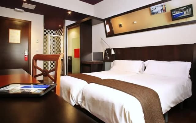 Hotel Avenida Gran Via - photo 4