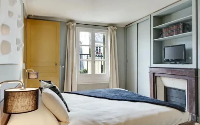 Paris Louvre Elegant residence - photo 2