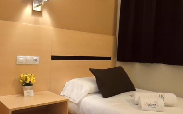 Hostal Live Natura Barcelona - photo 4