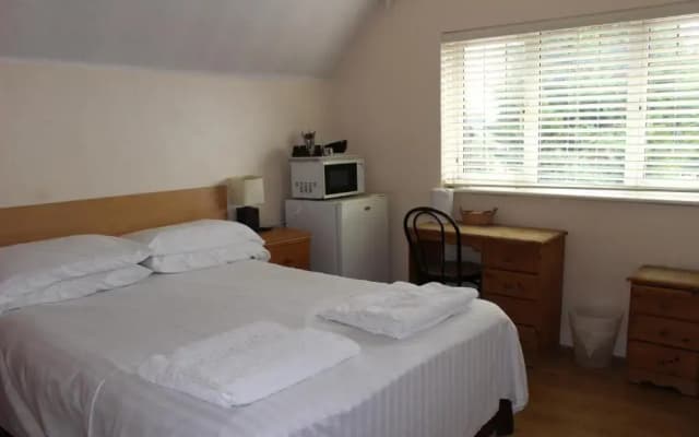 Debden Guest House - photo 2