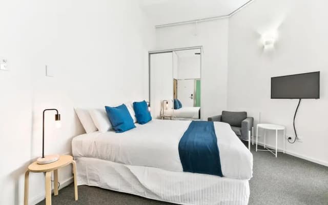 Excelsior Apartments - photo 2