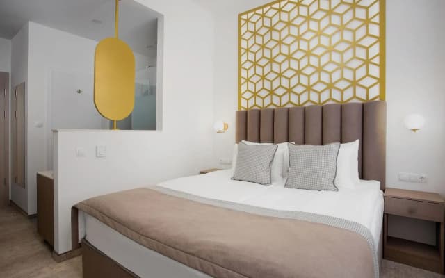 Mera Hotel - photo 4