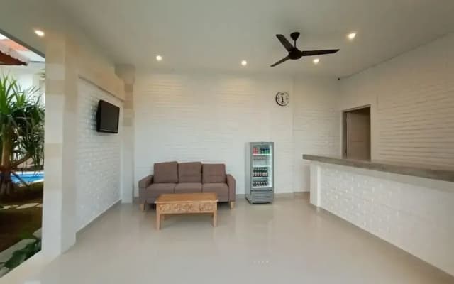 Berawa Dini Guesthouse - photo 2
