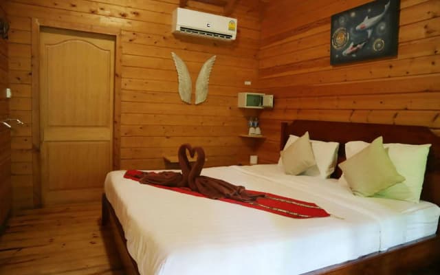 Loghome Boutique - photo 2