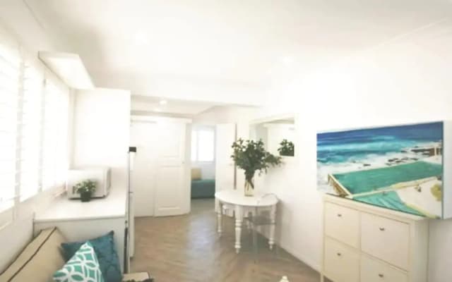 Freshly Renovated Apartment in the Heart of Bondi - photo 2