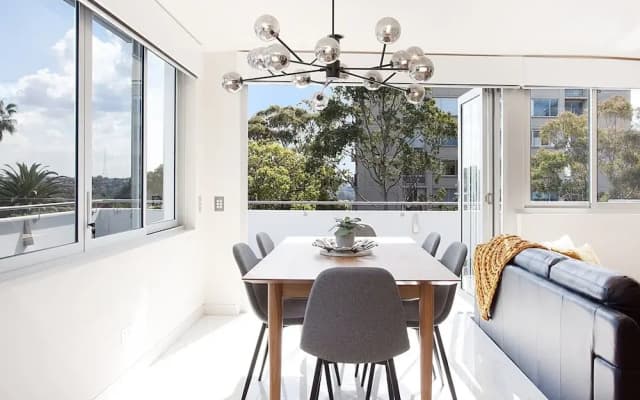 Perfect Located 2-bed With Spacious Balcony & BBQ - photo 2