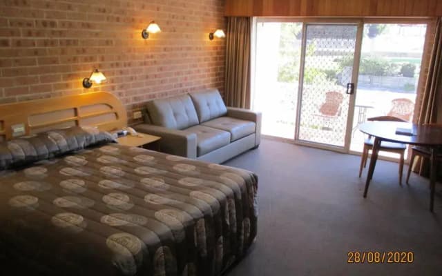 The Hermitage Motel - photo 3