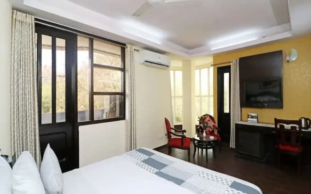 OYO 13451 Star Corporate Avenue - photo 4