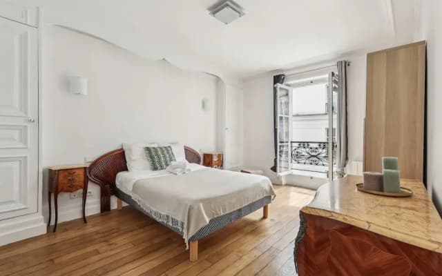 Stylish 3BR Near Tuileries Gardens - photo 2