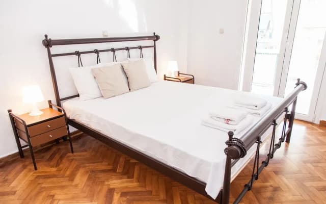 Beautiful new decorated apt in Athens - photo 4