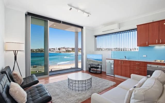 Bondi Vista Beachfront Apartment - photo 3