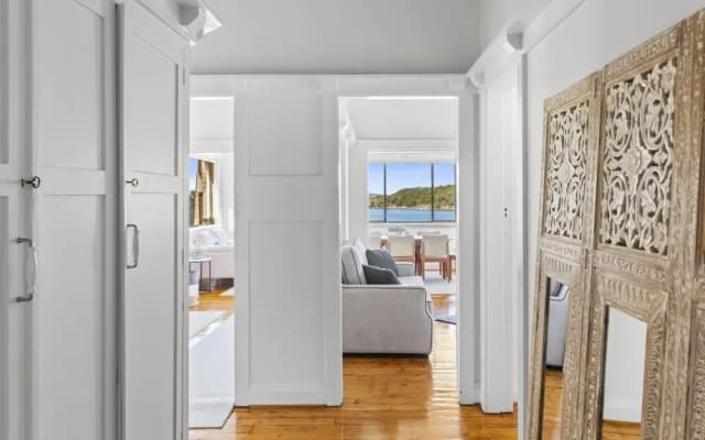 Fairlight 2-bed Apartment Steps From the Beach - photo 5