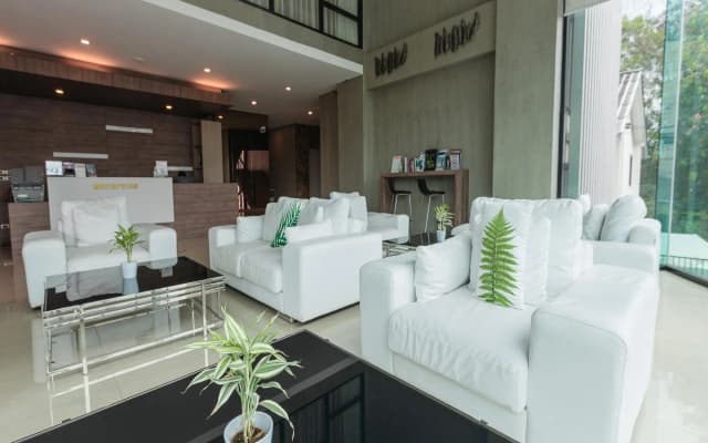 B2 Bangna Premier Hotel - photo 2