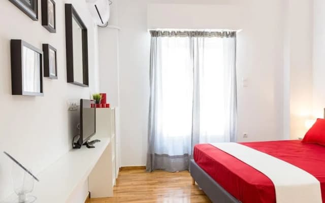 Newly Renovated Stylish Urban Flat - photo 2