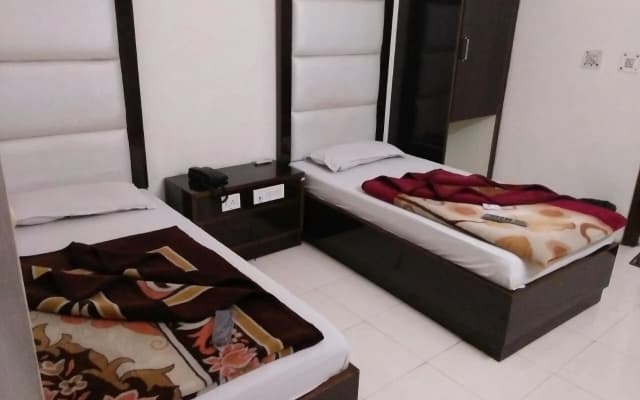 Hotel Crystal Deluxe at New Delhi Railway Station - photo 2