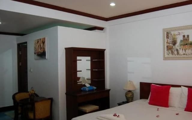 Green Hotel - photo 4