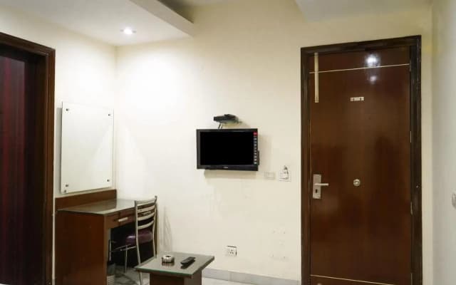East Inn Hotel - photo 2