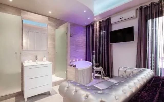 Romantic Barcelona Apartment - photo 2