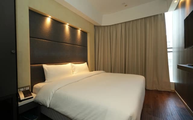 Epoch Hotel - photo 5
