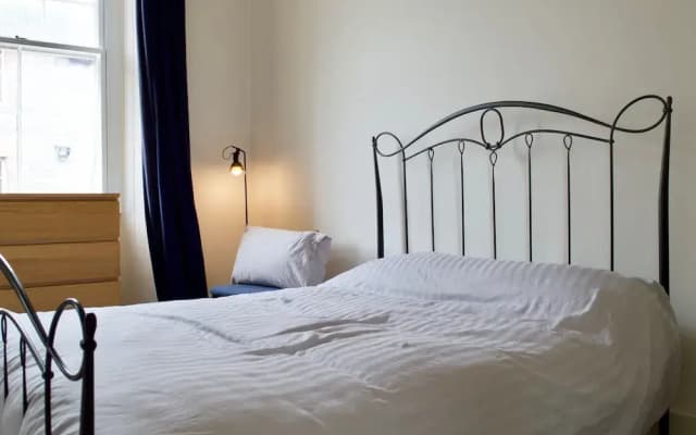 Royal Mile 2 Bedroom Flat - photo 2