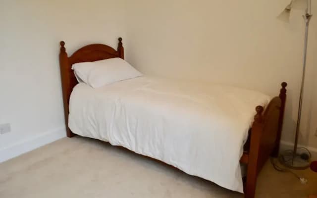 Spacious 2 Bedroom Apartment Near Holyrood Park - photo 5