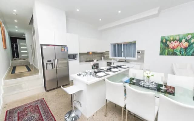 Guildford villa - photo 4