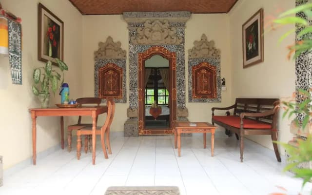Liang House and Hostel - photo 2