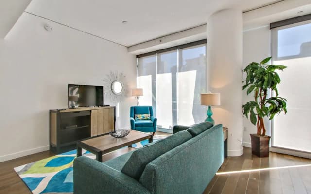 Global Luxury Suites at Figueroa Street - photo 5
