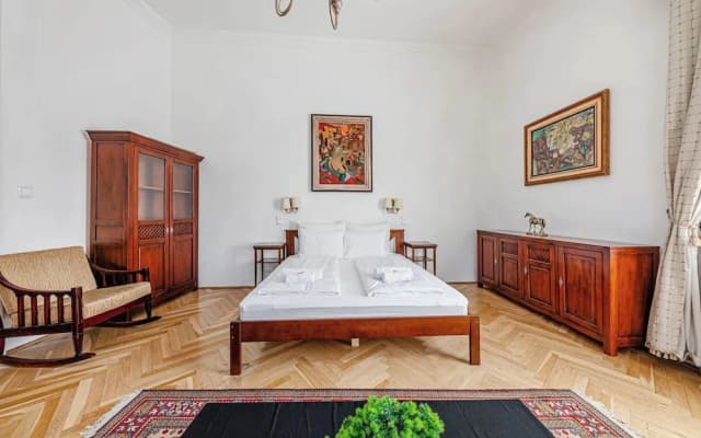 Budapest Classic Charm | 2Br + Cornertub + Smarttv - photo 2