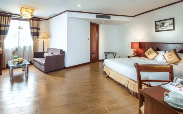 May De Ville Corner Hotel - photo 3