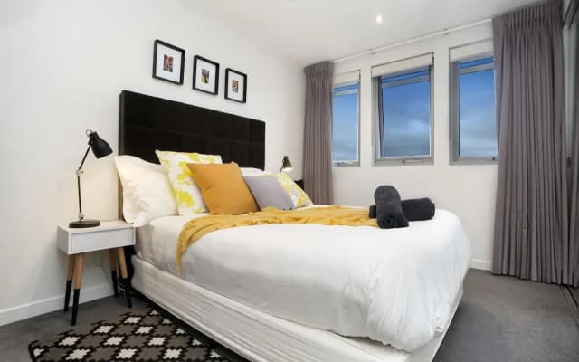 Essendon Sub-Penthouse on Napier - photo 2