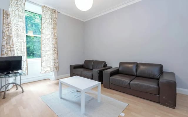 Charming Edinburgh Apartment - photo 5
