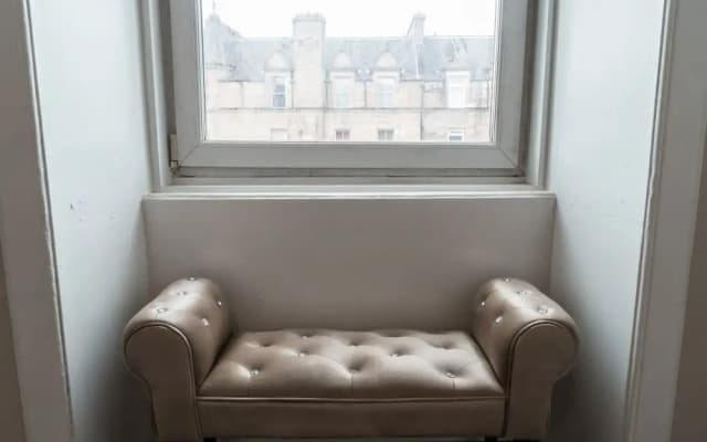 Newly Refurbished 1 Bedroom Flat - photo 3