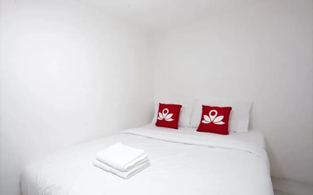 Everest Hotel by OYO Rooms - photo 4