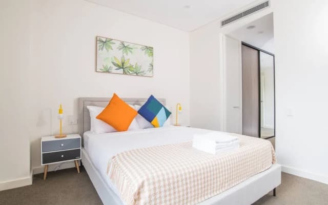 Bright & Modern! 2bed 2bath APT With Parking - photo 4