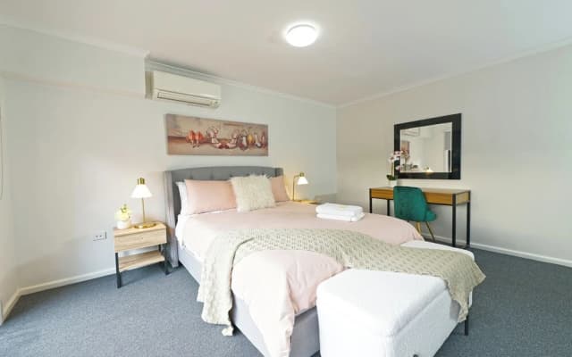 Pet Friendly Ringwood 3BR Home Parking - photo 4