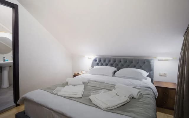 Hotel 9 rooms - photo 2