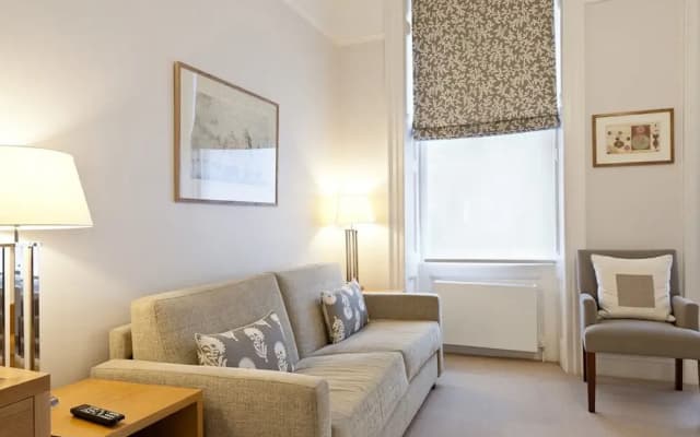 Blueprint Apartments-No 5 Doughty Street - photo 4