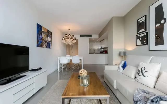 Stylish 2bed/2bath With Swimming Pool - photo 5